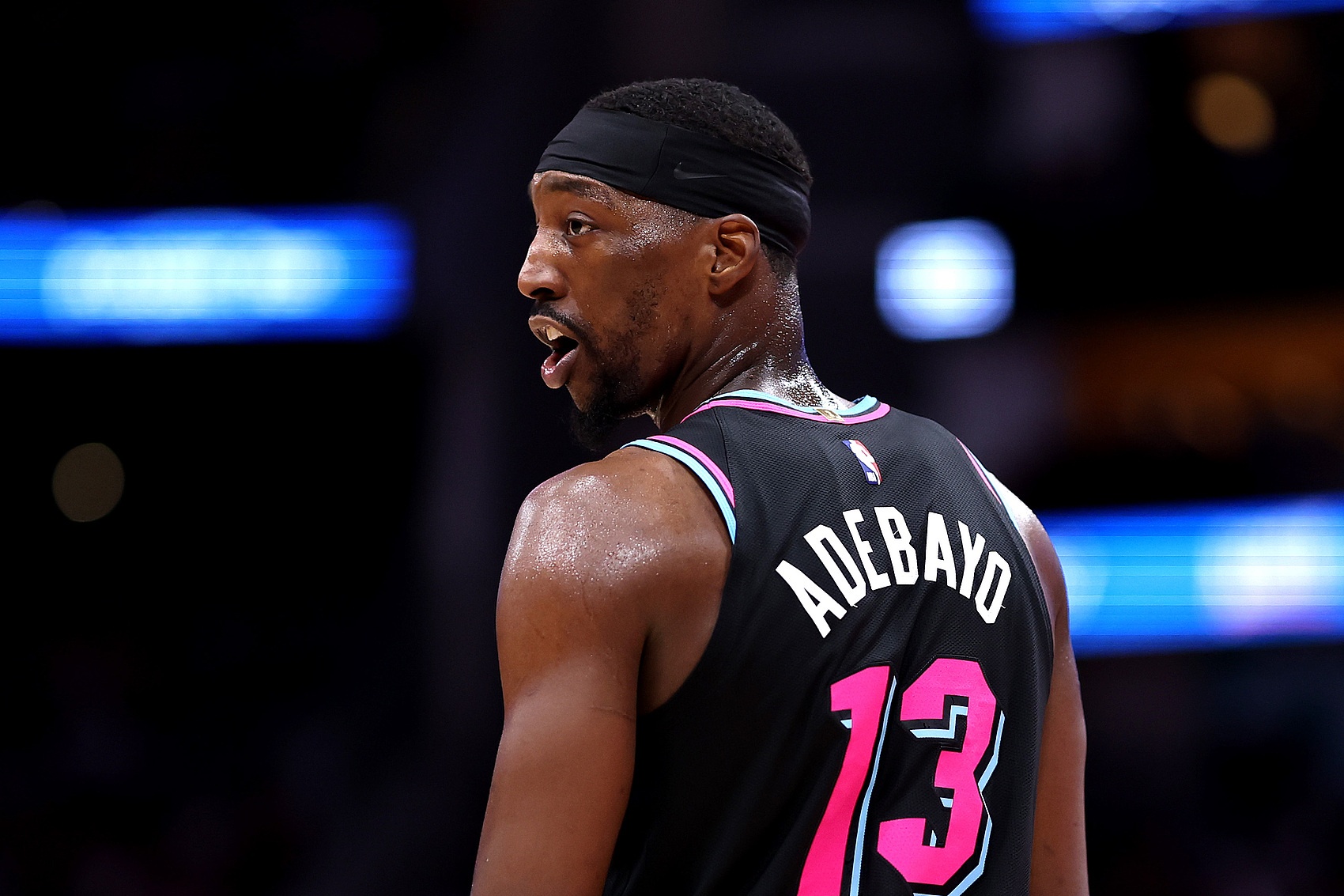 皇冠体育官方入口-打得啥玩意！阿德巴约13中2仅拿7分9板3助1断